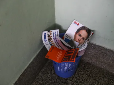 strankarski letaki - - 24.04.2022 &ndash; Parlamentarne volitve 2022 - Volitve devetega sklica Državnega zbora Republike Slovenije - druge redne državnozborske volitve po letu 2008 //FOTO: Luka Cjuha