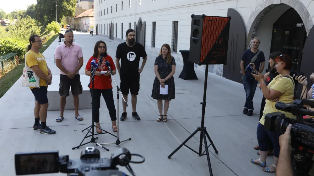 Levica, Piratska stranka, Vesna &ndash; zelena stranka, Lista kolesarjev in pe&scaron;cev ter gibanje Ljubljana odprto mesto so pred nekaj tedni skupaj nastopili proti načrtovani gradnji sežigalnice v prestolnici. Foto: Luka Cjuha&nbsp;