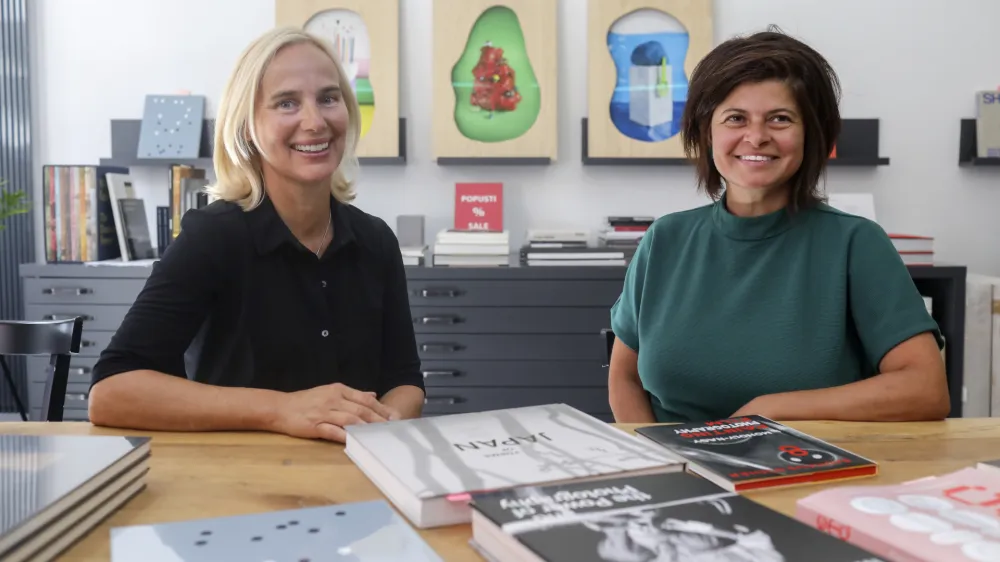 Barbara Čeferin, predsednica organizacijskega in kuratorskega odbora, Fernanda Prado Verčič, direktorica festivala Kranj Foto Fest - 03.08.2022 &ndash; 2. Mednarodni festival sodobne fotografije Kranj Foto Fest 2022 - intervju z direktorico festivala Fernando Prado Verčič in predsednico festivala Barbaro Čeferin //FOTO: Jaka Gasar