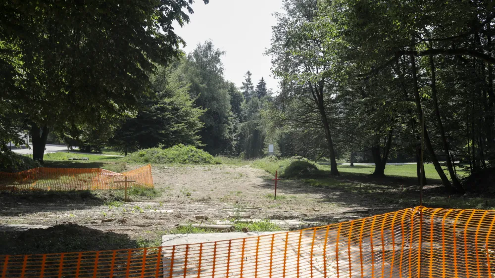 - 28.06.2022 &ndash; Park Tivoli v Ljubljani - Plečnikovo letno gledali&scaron;če - rekonstrukcija Plečnikovega avditorija v ljubljanskem parku Tivoli - gradbi&scaron;če //FOTO: Jaka Gasar