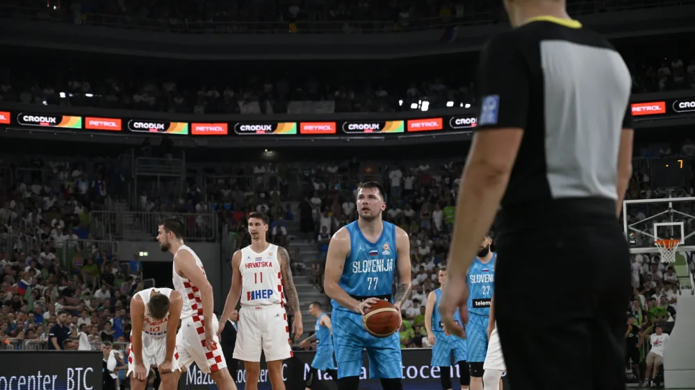- 30.06.2022 &ndash; ko&scaron;arka &ndash; Slovenija: Hrva&scaron;ka, kvalifikacije za svetovno prvenstvo SP 2023, 5. krog - spektakel v Stožicah z Luko Dončićem in Goranom Dragićem//FOTO: Nik Erik Neubauer