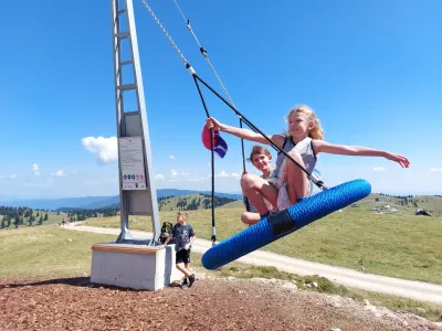 Slavnostna otvoritev guncnc na Veliki planini s cirku&scaron;ko skupino Čupakabra in Pleh bando, pa &scaron;e kaj za pojest in za popit bo za vse obiskovalce