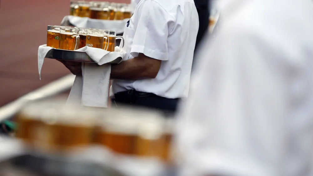 - ilustrativna fotografija - pivo Lako- 49. Skoz čez koo Velenje 2012 - tradicionalna prireditev ob dnevu rudarjev - //FOTO: Bojan Velikonja