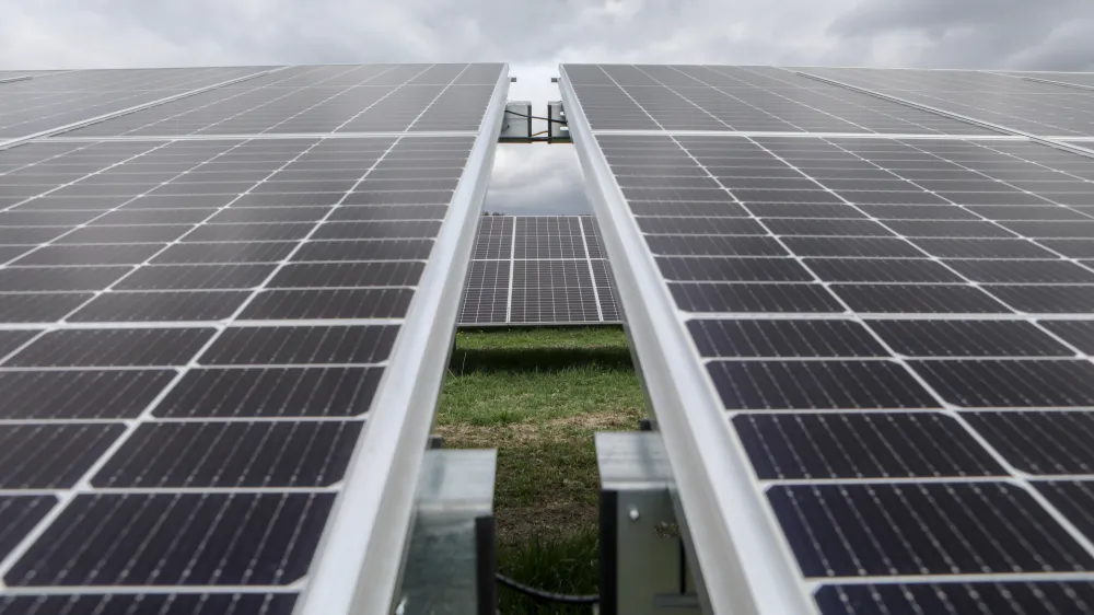 - 08.04.2022 &ndash; Holding Slovenske elektrarne HSE Sonce &ndash; Sončna elektrarna Prapretno pri Hrastniku, otvoritev največje sončne elektrarne v Sloveniji //FOTO: Luka Cjuha