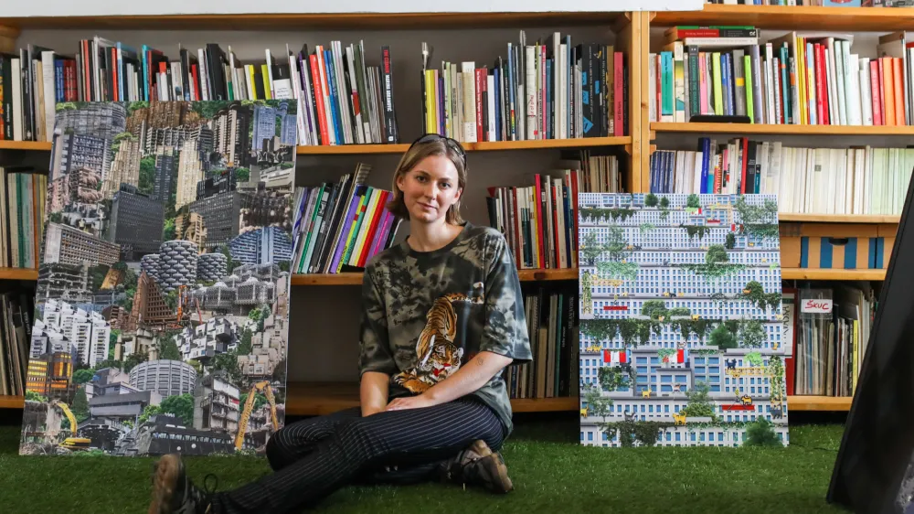 16.08.2022.- Sara Bezov&scaron;ek, vizualna umetnica pred odprtjem razstave Narava se celi.//FOTO: Bojan Velikonja