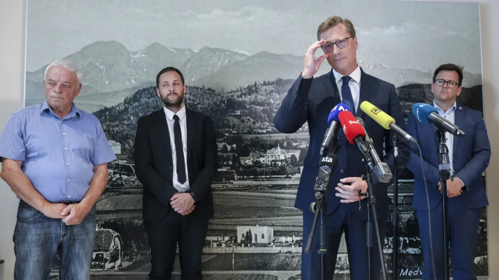 Vladimir Prebilič, kandidat za predsednika republike - 07.07.2022 - Predsedni&scaron;ke volitve 2022 &ndash; predstavitev kandidature kočevskega župana Vladimirja Prebiliča za predsednika republike //FOTO: Jaka Gasar