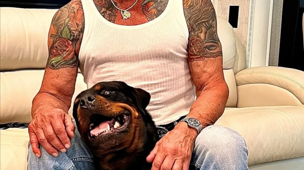 Priljubljeni igralec je psa obdržal in zdaj z njim promovira novo serijo Tulsa King. F Instagram