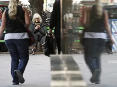 - Ilustrativna fotografija,stareji občani, upokojenci, pokojnina, pokojninska reforma- ZPIZ (Zavod za pokojninsko in invalidsko zavarovanje Slovenije)//FOTO: Luka CjuhaOPOMBA: ZA OBJAVO V ČASOPISU DNEVNIK