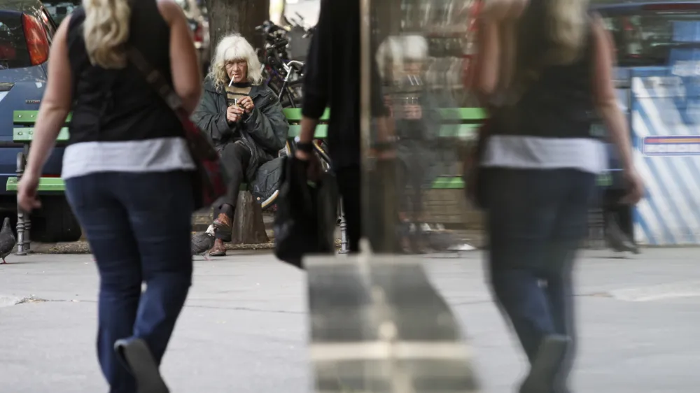 - Ilustrativna fotografija,stareji občani, upokojenci, pokojnina, pokojninska reforma- ZPIZ (Zavod za pokojninsko in invalidsko zavarovanje Slovenije)//FOTO: Luka CjuhaOPOMBA: ZA OBJAVO V ČASOPISU DNEVNIK