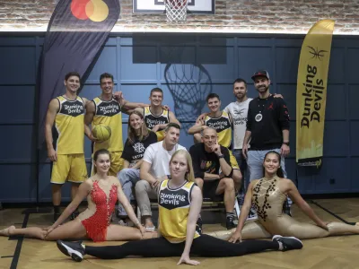 - 24.08.22 - medijski piknik - druženje z ustvarjalci spektakla dunkin devils live//FOTO: Jaka Gasar