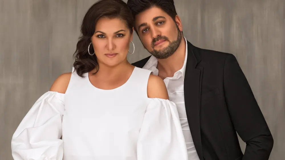  Operni duo mezzosopranistka Ana Netrebko in tenorist Jusif Ejvazov tretjič skupaj prihajata na ljubljanski poletni festival. F Vladimir &Scaron;irokov 