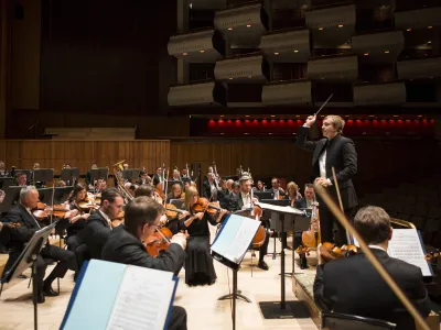 Londonski kraljevi filharmonični orkester jutri ponovno prihaja v Ljubljano, tokrat z novim umetni&scaron;kim vodjem in &scaron;efom dirigentom Vasilijem Petrenkom.&nbsp;
