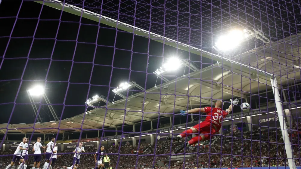 Soccer Football - Ligue 1 - Toulouse v Paris St Germain - Stadium Municipal de Toulouse, Toulouse, France - August 31, 2022 Toulouse's Maxime Dupe in action REUTERS/Stephane Mahe