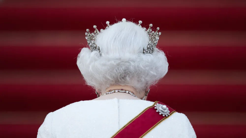 FILE - In this June 24, 2015 file photo Britain's Queen Elizabeth II arrives for an official state dinner, in front of Germany's President Joachim Gauck's residence Bellevue Palace in Berlin. Queen Elizabeth II, Britain's longest-reigning monarch and a rock of stability across much of a turbulent century, has died. She was 96. Buckingham Palace made the announcement in a statement on Thursday Sept. 8, 2022. (AP Photo/Markus Schreiber, File)