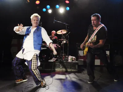 John Lydon (levo) je v zadnjem času spremenil odnos do angle&scaron;ke krone, drugi člani Sex Pistols niti ne.&nbsp;