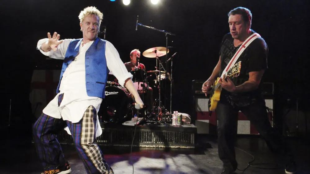 John Lydon (levo) je v zadnjem času spremenil odnos do angle&scaron;ke krone, drugi člani Sex Pistols niti ne.&nbsp;