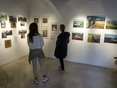 - 21.09.2021 - 10. Kulturna ambasada Palestine - Gibanje za pravice Palestincev - fotografska razstava Al Ard - Zemlja, ki so jo pripravili v sodelovanju s fotografinjo in raziskovalko palestinskih vezenin Fatimo Abbadi ter s priznanim palestinskim slikarjem Khaledom Houranijems.  //FOTO: Luka Cjuha.