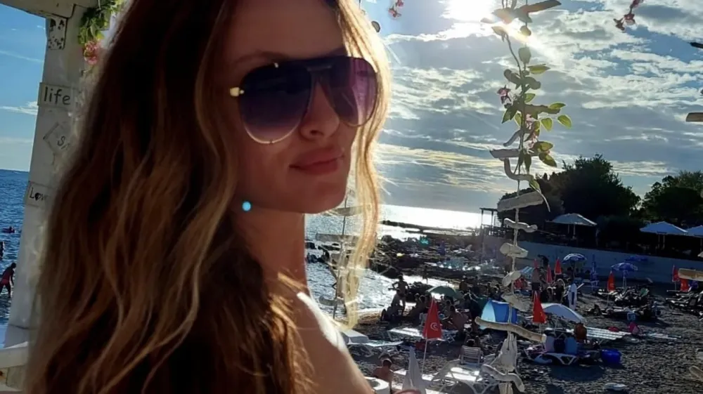 Iryna Osypenko je &scaron;e vedno globoko v počitni&scaron;kem vzdu&scaron;ju in se spro&scaron;ča nekje na hrva&scaron;kem Jadranu. F instagram