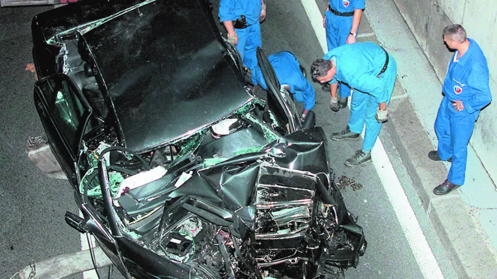 V prometni nesreči so umrli vsi trije potniki: voznik, Dodi Al Fayed in princesa Diana.&nbsp;