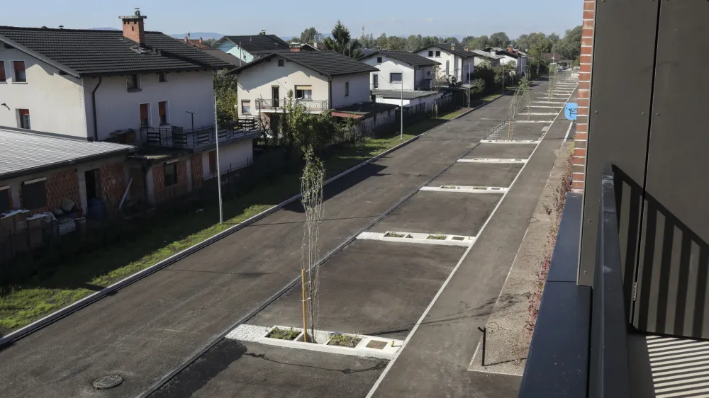 - 23.09.2022 &ndash; Rakova Jel&scaron;a II v Ljubljani &ndash; nova stanovanjska soseska s 156 neprofitnimi stanovanji Javnega stanovanjskega sklada Ljubljana med Makucovo in Kermaunerjevo ulico //FOTO: Jaka Gasar