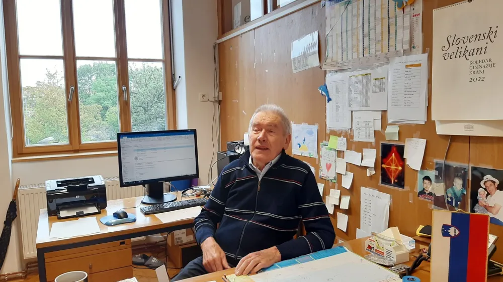 &raquo;Čudovite spomine imam na nedeljske generalke pred nastopi, ko so se dijaki v Ljubljano odpravili s sendvičem in pol litra vode v nahrbtniku, a so bili vsi navdu&scaron;eni. Ko sem jih videl na odru, mi je &scaron;lo na jok od ponosa,&laquo; je zaupal dolgoletni ravnatelj Gimnazije Kranj mag. Franc Rozman.