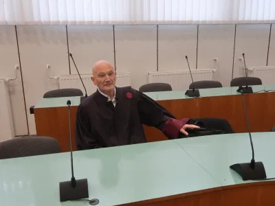 Celje, celjsko okrozno sodisce.<br>Izrek kazenske sankcije ameriski druzbi General Electric zaradi preplacane investicije v Tes 6.<br>Zagovornik General Electrica Bostjan Penko.