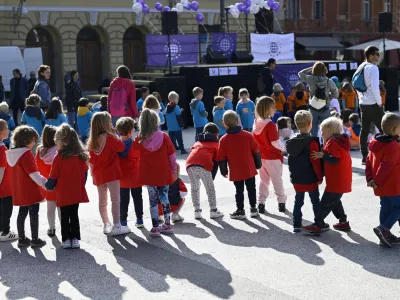 - 20.09.2022 &ndash; Evropski teden mobilnosti &ndash; plesni dogodek Diham ples na Kongresnem trgu - otroci in mladostniki so se naučili plesne koreografije v povezavi s prometom in varstvom okolja //FOTO: Nik Erik Neubauer