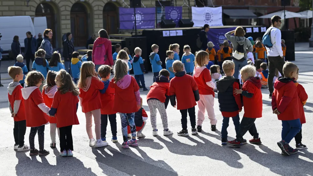 - 20.09.2022 &ndash; Evropski teden mobilnosti &ndash; plesni dogodek Diham ples na Kongresnem trgu - otroci in mladostniki so se naučili plesne koreografije v povezavi s prometom in varstvom okolja //FOTO: Nik Erik Neubauer