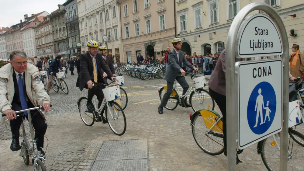 MOL - ljubljanski podžupan Slavko Slak, Dan brez avtomobila - evropski teden mobilnosti, kolesar, cona za pe&scaron;ce, stara Ljubljana, // FOTO: Luka Cjuha<br><br>OPOMBA: ZA OBJAVO V SOBOTNI PRILOGI - REPORTAŽA