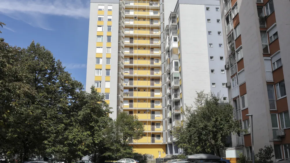 V prvem nadstropju bloka na Celov&scaron;ki 185 bo ljubljanski stanovanjski sklad nekoč pisarni&scaron;ke prostore preuredil v pet neprofitnih stanovanj.