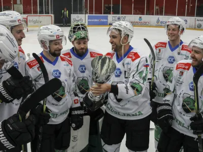 hokejist Olimpije - zmagovalci pokala Slovenije - 28.09.2022 &ndash; hokej - Sij Acroni Jesenice: SŽ Olimpija - pokal Slovenije, finale //FOTO: Jaka Gasar