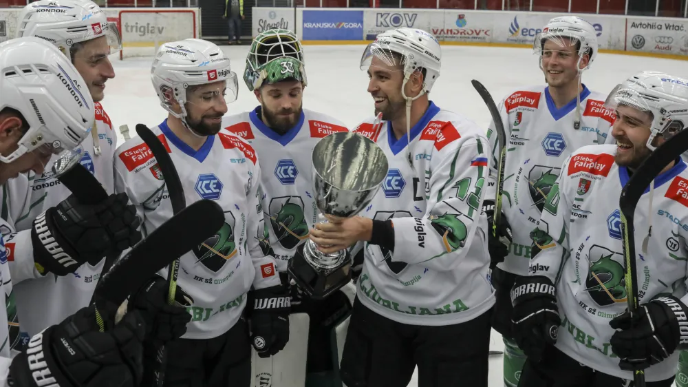 hokejist Olimpije - zmagovalci pokala Slovenije - 28.09.2022 &ndash; hokej - Sij Acroni Jesenice: SŽ Olimpija - pokal Slovenije, finale //FOTO: Jaka Gasar