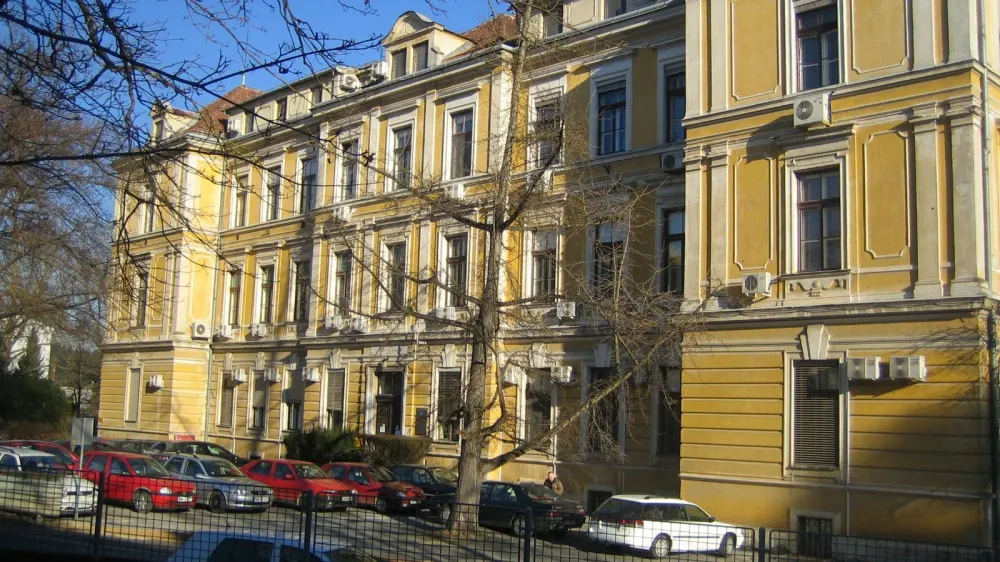 Prihodnje leto naj bi v več kot stoletje stari stavbi nekdanje interne bolni&scaron;nice po prenovi uredili negovalni oddelek, v katerem bo do deset postelj namenjenih tudi paliativnim bolnikom. 