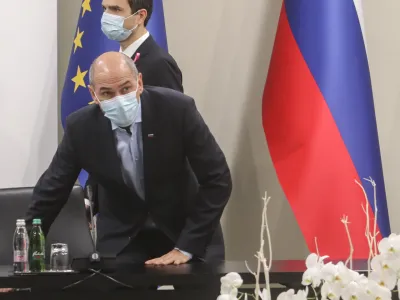 predsednik vlade Janez Jan&scaron;a, minister za obrambo Matej Tonin- 04.02.2021 &ndash; novinarska konferenca o aktualnem stanju glede bolezni covid-19 na Brdu pri Kranju, //FOTO: Jaka Gasar