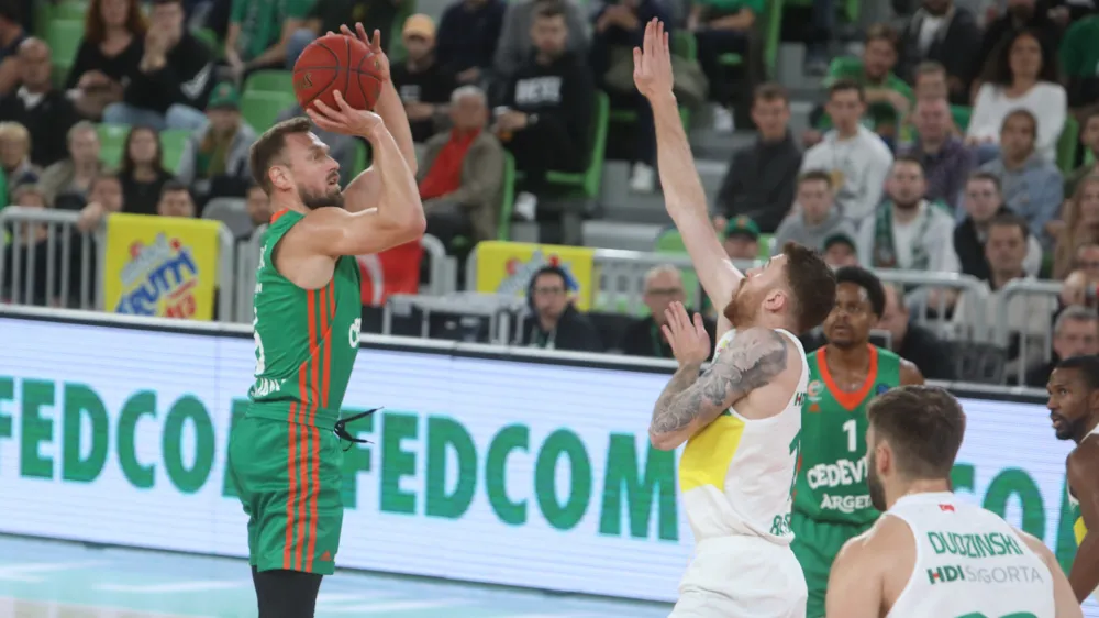 - 12,10,2022 &ndash; ko&scaron;arka - Cedevita Olimpija: Bursaspor, evropski pokal, 1. krog:&nbsp;//FOTO: Bojan Velikonja