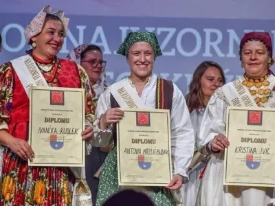 V konkurenci 17 vzornih žen je naslov osvojila Antonija Mrzlić Budak iz Svetega Petra v &Scaron;umi iz istrske županije. F youtube