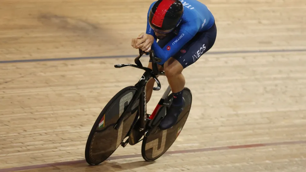 Cycling - Tissot UCI Track World Championships 2022 - The National Velodrome, Saint-Quentin-En-Yvelines, France - October 14, 2022 Italy's Filippo Ganna in action during the Men's Individual Persuit REUTERS/Matthew Childs