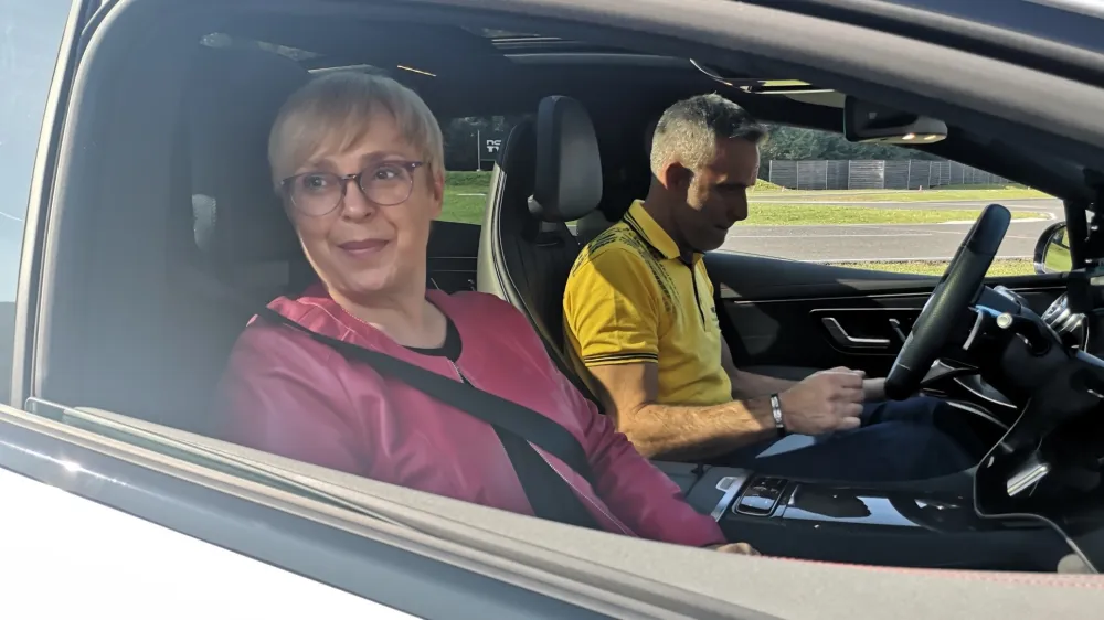 Nata&scaron;a Pirc Musar na testu varne vožnje v Centru varne vožnje Vransko.