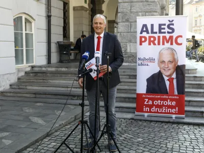 Ale&scaron; Primc, kandidat za ljubljanskega župana - 19.10.2022 &ndash; Lokalne volitve 2022 - predstavitev programa kandidata za ljubljanskega župana Ale&scaron;a Primca, po kateri je vložil župansko kandidaturo in kandidatno listo stranke Glas za otroke //FOTO: Luka Cjuha