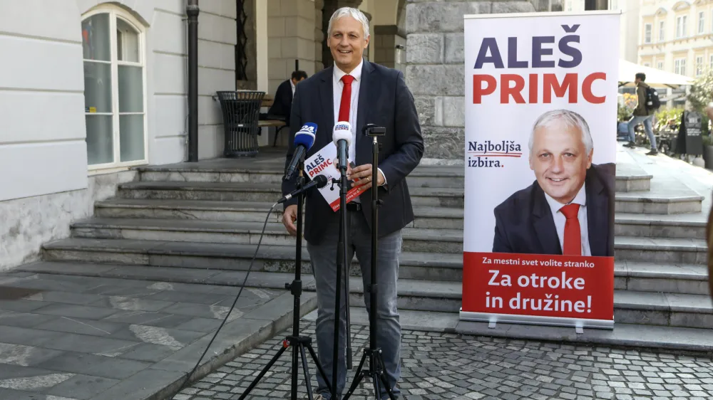 Ale&scaron; Primc, kandidat za ljubljanskega župana - 19.10.2022 &ndash; Lokalne volitve 2022 - predstavitev programa kandidata za ljubljanskega župana Ale&scaron;a Primca, po kateri je vložil župansko kandidaturo in kandidatno listo stranke Glas za otroke //FOTO: Luka Cjuha