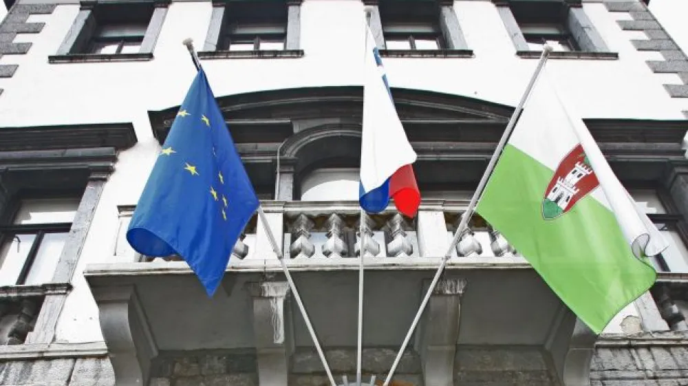 hi&scaron;na preiskava pri ljubljanskem županu Zoranu Jankoviču v mestni hi&scaron;i - Mestna občina Ljubljana (MOL) - Mestni trg 1- hi&scaron;ne preiskave pri ljubljanskem županu Zoranu Jankoviču in najožjim sodelavcem zaradi suma več kaznivih dejanj s področja gospodarske kriminalitete in korupcije//FOTO: Tomaž Skale