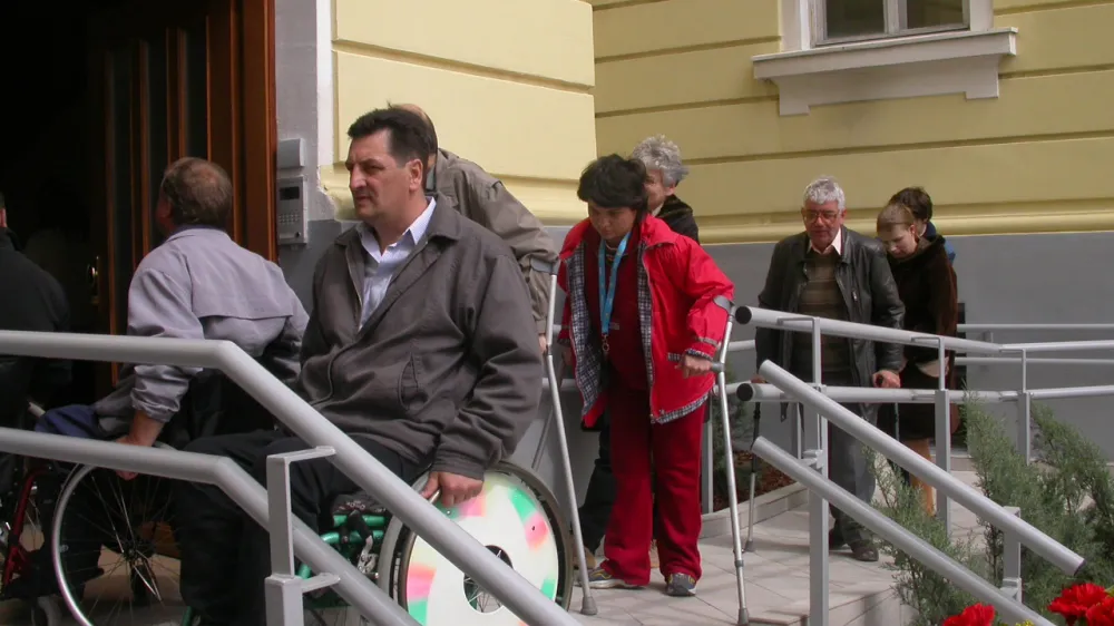 Postojna, dostop za invalide