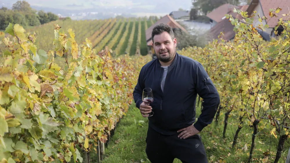 vinar Janez Colnar - 13.10.2022 &ndash; Vinska klet Colnar &ndash; vinogradni&scaron;tvo in vinarstvo na Tr&scaron;ki gori, Čre&scaron;njice 124, Otočec  //FOTO: Jaka Gasar