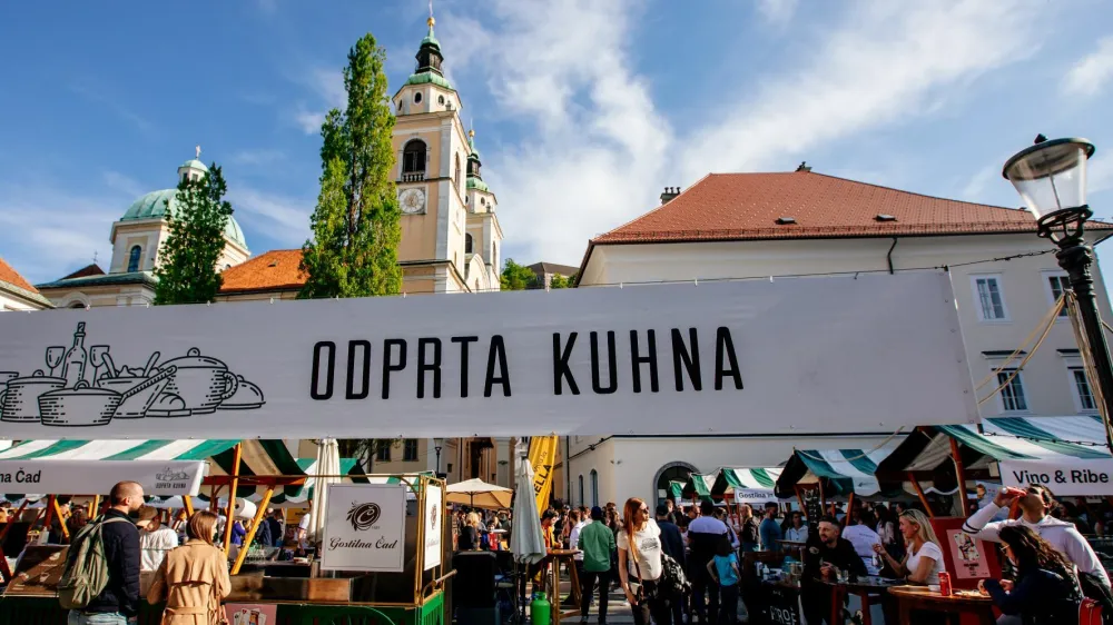 Odprta kuhna 2022
