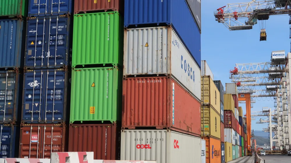 Koper, Luka Koper.<br>Obisk hrvaskega ministra Olega Butkovica in ministra za infrastrukturo Jerneja Vrtovca v Luki Koper.