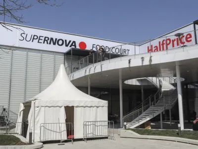- 06.04.2022 - Nakupovalni center Supernova Ljubljana Rudnik &ndash; otvoritev novega raz&scaron;irjenega nakupovalnega centra na dodatnih 20.000 m&sup2; povr&scaron;ine - 50 novih prodajaln, 19 restavracij in barov v dveh nadstropjih, fitnes, dva zabavi&scaron;čna parka, ter 7 najsodobnej&scaron;ih kinodvoran. //FOTO: Jaka Gasar