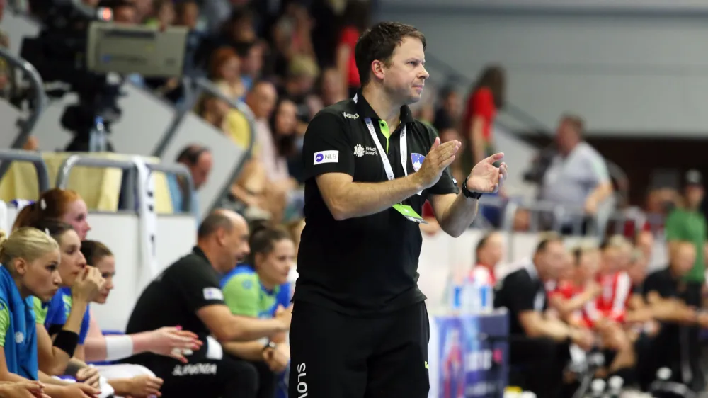 Rokomet Ĺľenske, Slovenija: Danska, UroĹˇ Bregar foto: Sherpa