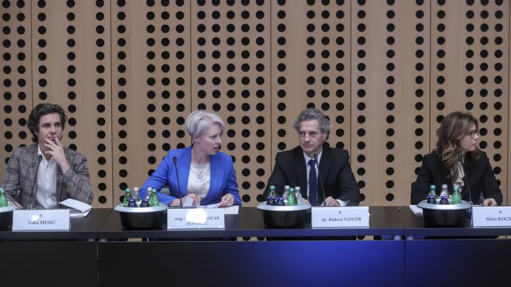 Minister za delo, družino in socialne zadeve Luka Mesec (Levica), predsednica DZ Ur&scaron;ka Klakočar Zupančič (GS) in predsednik vlade Robert Golob na srečanju koalicijskih partnerjev Gibanje Svoboda, SD in Levica. Foto: Jaka Gasar