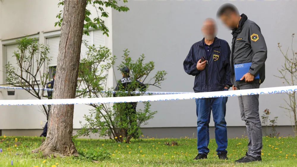 Zgodilo se je na zelenici blizu žrtvinega doma, ko je česala psa. F Andrej Petelin&scaron;ek, Večer