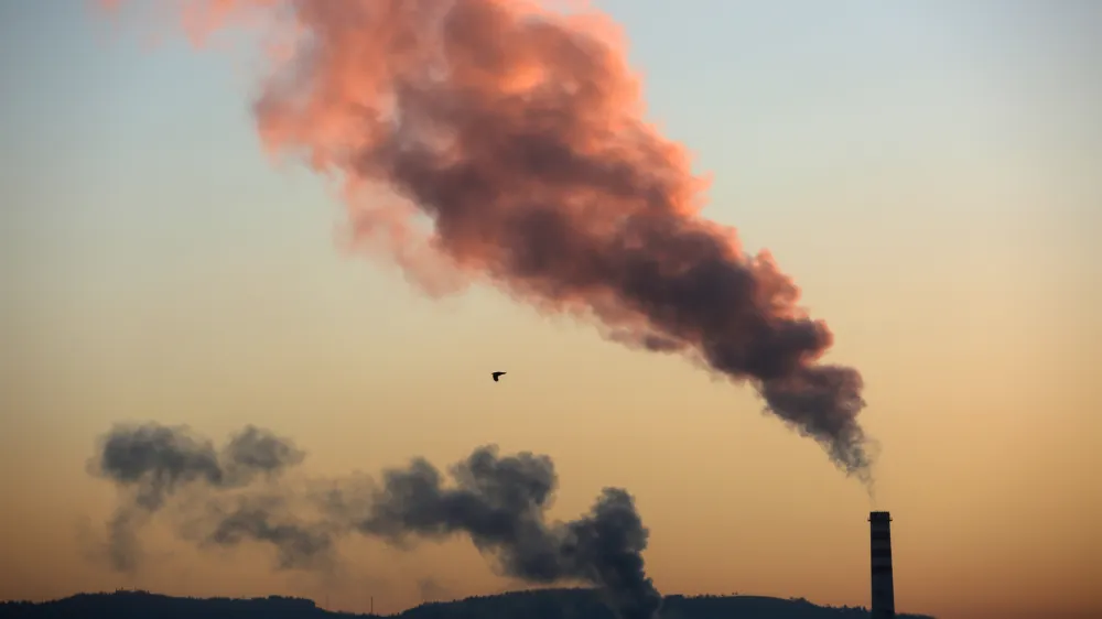 - kurilna sezona 2016 - ogrevanje - onesnaževanje okolja - dimnik - kurjava - //FOTO: Luka Cjuha